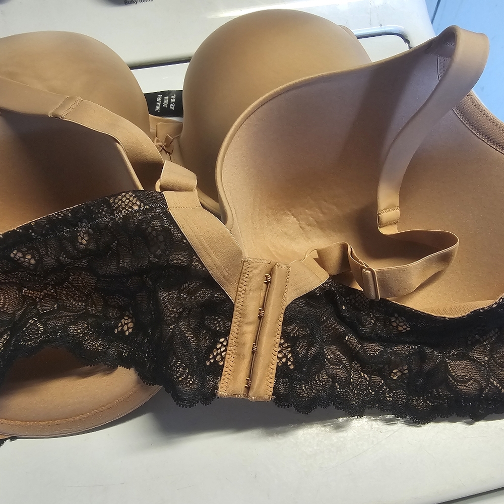 Bras - Picture 7 of 8